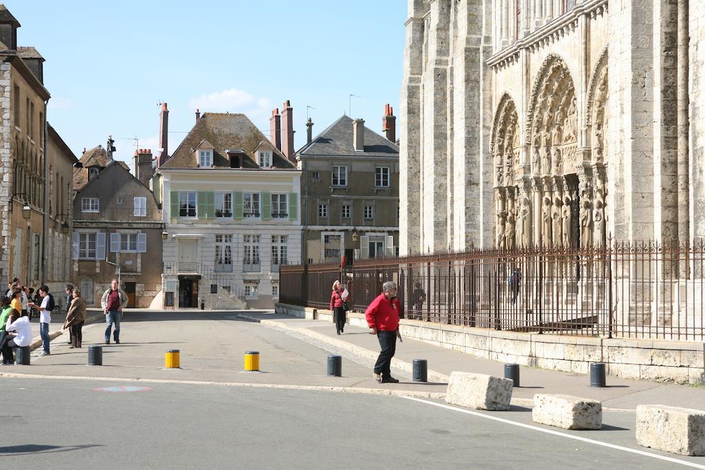 Le Parvis Panzió Chartres Kültér fotó